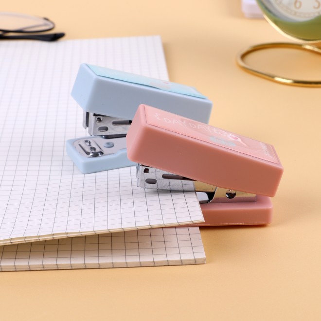 WEIBO Wholesale high quality office desktop mini manual stationery metal stapler new creative cute Blue Pink Labor saving bindin